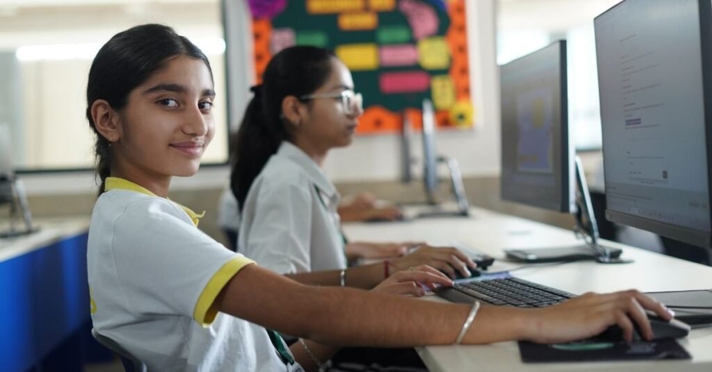 What is A Computer? Full Form, Parts & Uses